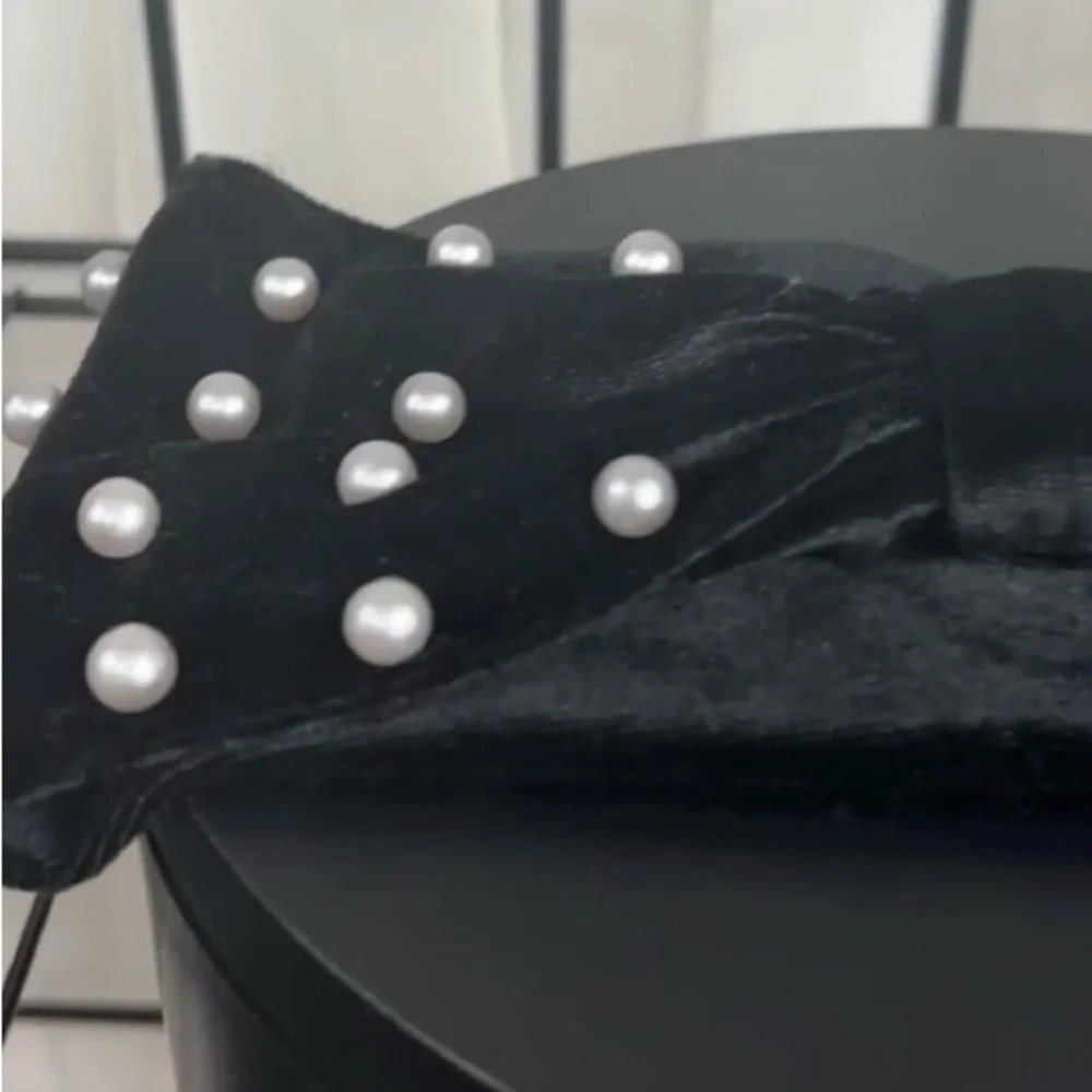 Sophisticated Black Pearl-Studded Headband - Picture 2 of 8